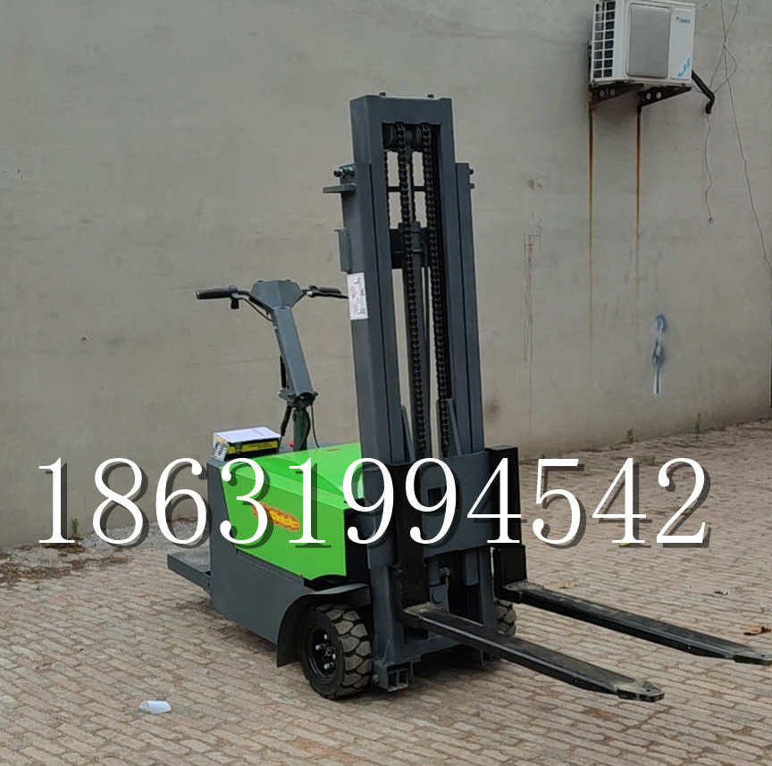 衡东县优程全电动叉车插腿式堆高车液压装卸车1.5吨升高小型站驾式铲车
